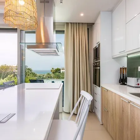 Adelhome - Sea View & Walking Distance To Beach! *